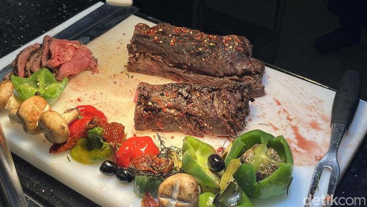 Lezatnya Crying Tiger hingga Bebek Kari Merah ala Chiang Mai Ada di Jakarta