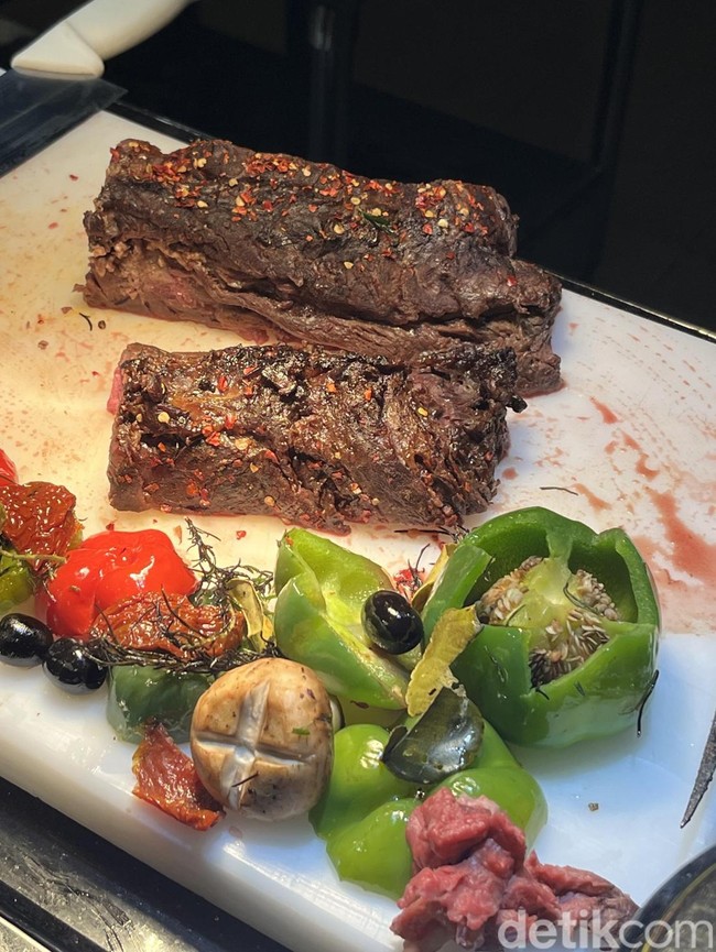 Lezatnya Crying Tiger hingga Bebek Kari Merah ala Chiang Mai Ada di Jakarta