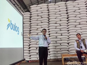 Amran Pamer Stok Beras 5 Juta Ton ke Pengamat di Gudang Bulog