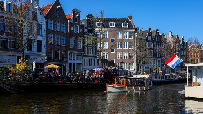 Tour boats in front of the Central Station in Amsterdam, Netherlands, March 19, 2026. REUTERS/Piroschka van de Wouw