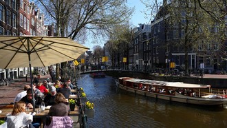 Menyusuri Kanal Amsterdam, Cara Santai Nikmati Kota