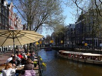 Menyusuri Kanal Amsterdam, Cara Santai Nikmati Kota