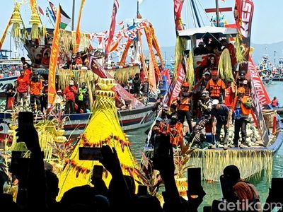 Nelayan Prigi Gelar Larung Sembonyo di Tengah Paceklik Ikan
