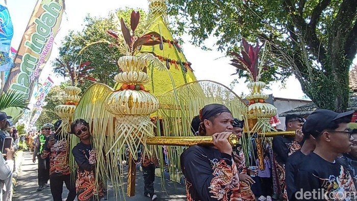Musim Paceklik Ikan, Nelayan Prigi Trenggalek Tetap Gelar Upacara Adat Larung Sembonyo