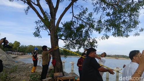 Tim Pansus TRAP bersama Kasatpol PP Bali dan OPD terkait menghentikan sementara aktivitas BTID di kawasan KEK Kura-Kura Bali, Kamis (23/4/2026). Hani Sofia Muthmainnah