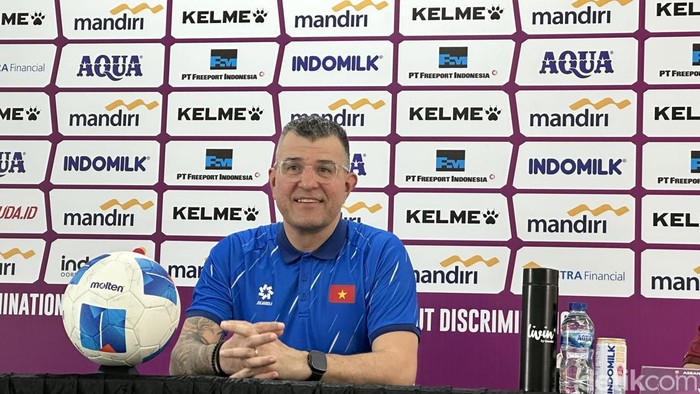 Pelatih Timnas Vietnam U-17, Cristiano Roland