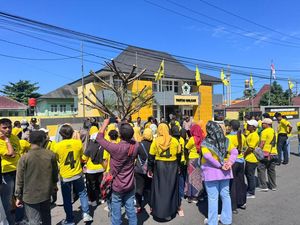 Pengurus Dibekukan-Musda Dibatalkan, Kader Golkar Kota Geruduk Kantor DPD