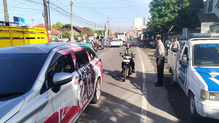 Bus Hilang Kendali Seruduk 3 Motor di Piyungan Bantul