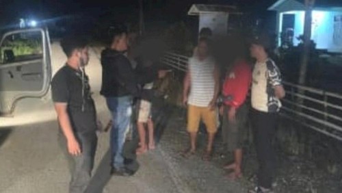 Polisi menangkap dua pelaku pembacokan terhadap ayah dan anak di Kampung Wacubakul, Desa Maderi, Kecamatan Umbu Ratu Nggay Barat, Sumba Tengah, NTT, Kamis (23/4/2026). (Dok. Polda NTT)
