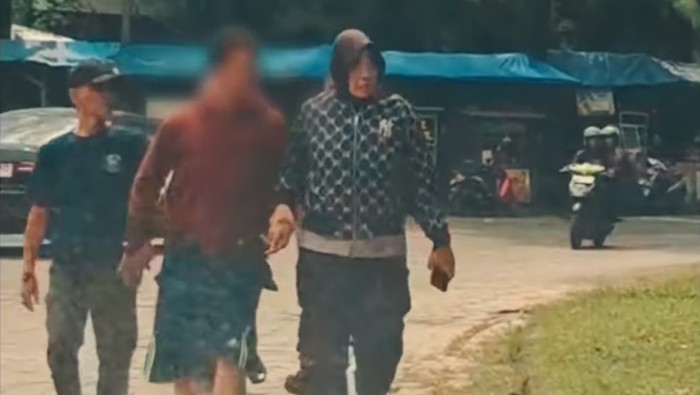 Polisi menangkap dua pria berinisial F dan B di Kecamatan Kemang, Bogor, Jabar. Kedua ditangkap karena mengedarkan obat keras ilegal atau tanpa izin edar. (dok IG @kapolresbogor)