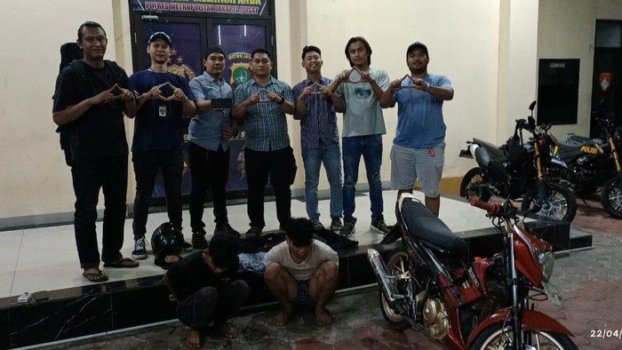 Polisi menangkap kawanan jambret yang merampas ponsel milik WN Jerman di Sawah Besar, Jakpus, pada Rabu (22/4/2026).