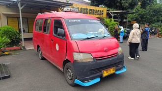 Ulah Nekat Sopir Angkot di Jaktim Pecahin Kaca hingga Lawan Arah