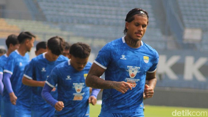 Ramon Tanque dan skuat Persib Bandung berlatih di Stadion GBLA, Kota Bandung