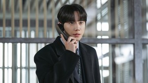 Bagaimana Lee Jun Young memainkan dua karakter beda generasi dan profesi ini bisa kamu lihat di drakor Reborn Rookie. Mulai tayang di JTBC 30 Mei mendatang. (Foto: dok. JTBC)