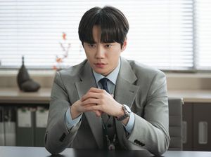 Video: Cara Lee Jun Young Dalami Dua Peran Sekaligus di Drakor Reborn Rookie
