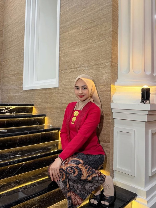 Potret Terbaru Ria Ricis yang Jadi Sorotan, Wajahnya Manglingi Bak Beda Orang