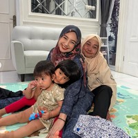 Setelah rhinoplasty, hidung Ricis kini terlihat jadi semakin mancung. Hal itu rupanya sangat berpengaruh pada wajahnya hingga terlihat jadi bak beda orang. Foto: Instagram/@riaricis1795