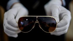 Sarung Tangan hingga Jaket Ikonik Michael Jackson Akhirnya Dilelang