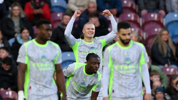 Soccer Football - Premier League - Burnley v Manchester City - Turf Moor, Burnley, Britain - April 22, 2026 Manchester Citys Erling Haaland celebrates scoring their first goal REUTERS/Scott Heppell EDITORIAL USE ONLY. NO USE WITH UNAUTHORIZED AUDIO, VIDEO, DATA, FIXTURE LISTS, CLUB/LEAGUE LOGOS OR LIVE SERVICES. ONLINE IN-MATCH USE LIMITED TO 120 IMAGES, NO VIDEO EMULATION. NO USE IN BETTING, GAMES OR SINGLE CLUB/LEAGUE/PLAYER PUBLICATIONS. PLEASE CONTACT YOUR ACCOUNT REPRESENTATIVE FOR FURTHER DETAILS..