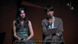 Potret Song Joong Ki dan Istri Jadi Narator Konser Klasik