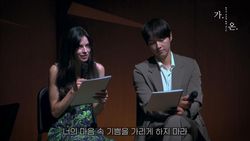 Potret Song Joong Ki dan Istri Jadi Narator Konser Klasik