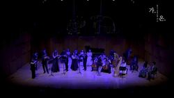 Potret Song Joong Ki dan Istri Jadi Narator Konser Klasik