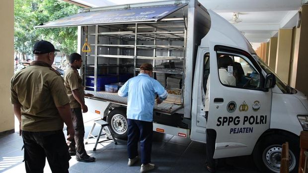 SPPG Polri Uji Coba MBG Prasmanan di SMA Pejaten