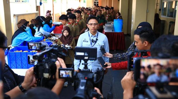 SPPG Polri Uji Coba MBG Prasmanan di SMA Pejaten