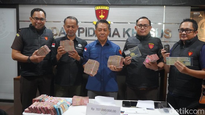Staf Dinas ESDM Jatim kembalikan uang ratusan juta di kasus pungli
