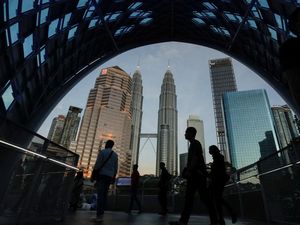Upah Minimum Malaysia Bakal Naik, Lulusan Universitas Rp 10,94 Juta per Bulan