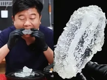 Unik! Ada Ayam Goreng Bening Seperti Kaca yang Bisa Dimakan