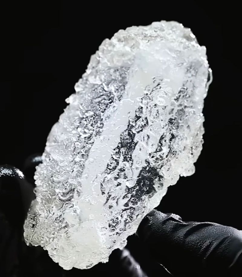 Unik! Ada Ayam Goreng Bening Seperti Kaca yang Bisa Dimakan