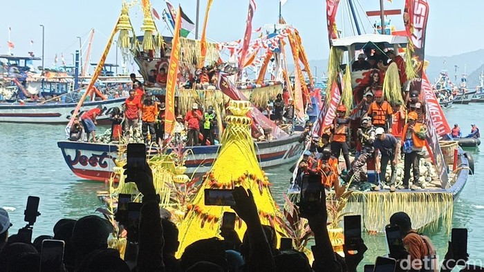 Upacara Adat Larung Sembonyo