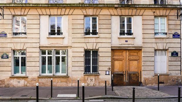 2158974360 France, Ile-de-France region, 5th arrondissement, place de l'Estrapade, filming location for the 'Emily in Paris' series.21 March 2027. (Photo by: Gilles Targat/Photo12/Universal Images Group via Getty Images)