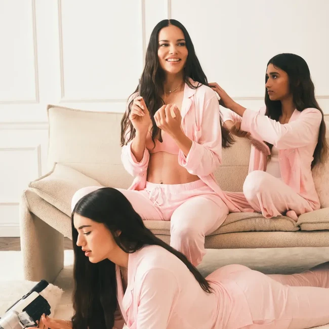 Mother-Daughter Goals! Adriana Lima Ajak 2 Putrinya di Iklan Victorias Secret