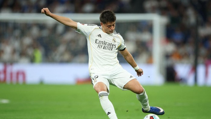 Soccer Football - LaLiga - Real Madrid v Deportivo Alaves - Santiago Bernabeu, Madrid, Spain - April 21, 2026 Real Madrids Arda Guler in action REUTERS/Isabel Infantes