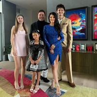 Selebriti sekaligus chef ternama ini memiliki dua buah hati dengan jarak usia sekitar 11 tahun. Putra pertamanya, Armand Fauzan Quinn, lahir pada 2007 dari pernikahan dengan Carson Quinn. Sementara anak keduanya, Amaira Jost, lahir pada 2018 dari pernikahannya dengan Charles Jost. Foto: Dok. Instagram