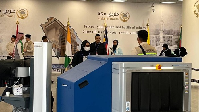 Arus kedatangan jemaah haji Indonesia gelombang I di Bandara Internasional Pangeran Mohammad bin Aziz, Madinah