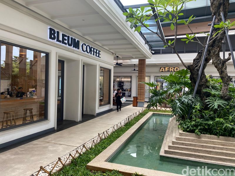 Berburu Dessert dan Kopi Langganan Turis Malaysia di By The Sea PIK