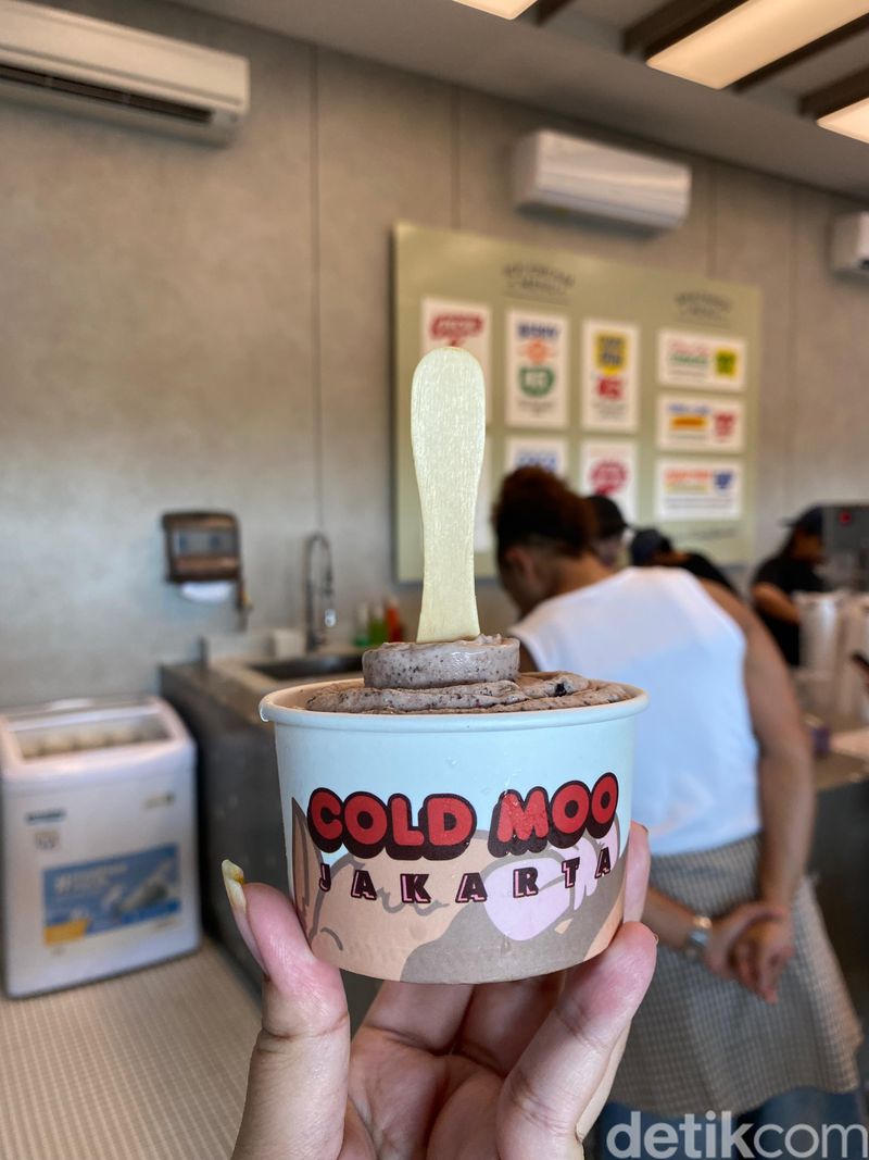 Berburu Dessert dan Kopi Langganan Turis Malaysia di By The Sea PIK