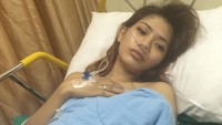 Berlliana Lovell mengakui butuh empat tahun lebih menjalani penyembuhan kanker. Dengan naik turun kondisi aku, mental yang rusak, badan yang sampai di 36 kg, tulisnya. (Foto: ist)