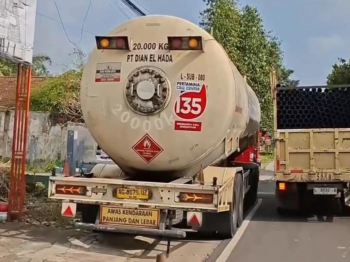 Truk tangki Pertamina Patra Niaga yang melindas pria bunuh diri di Mojo, Kediri