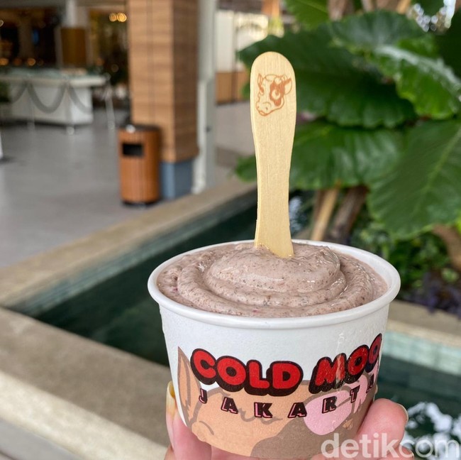 Dari Malaysia hingga Hong Kong, Turis Serbu Es Krim Cold Moo di PIK