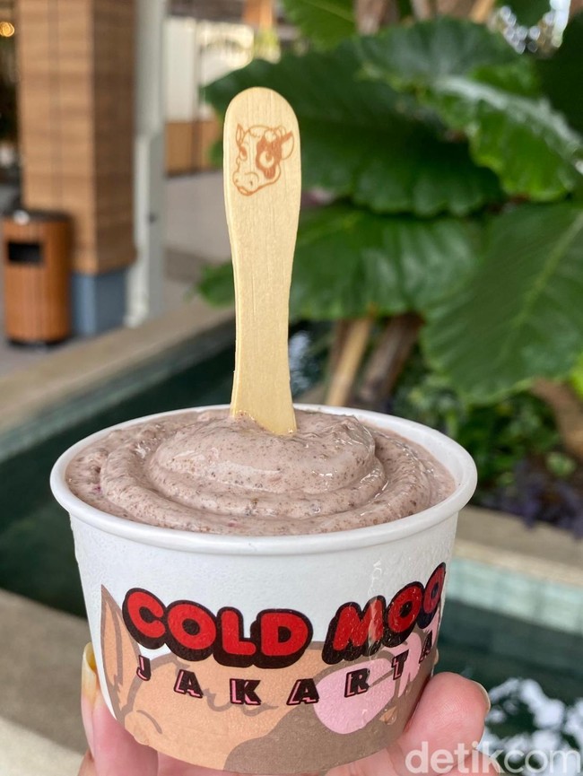 Dari Malaysia hingga Hong Kong, Turis Serbu Es Krim Cold Moo di PIK