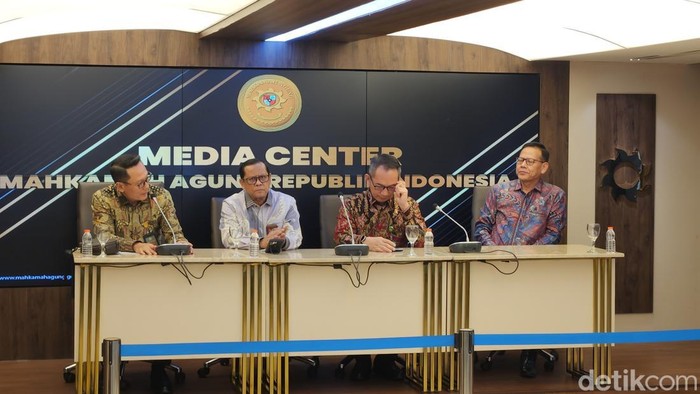 Deputi Pendidikan dan Peran Serta Masyarakat KPK, Wawan Wardiana (Kiri). (Adrial/detikcom)