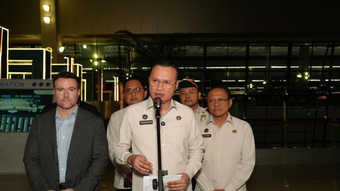 Direktur Jenderal Imigrasi, Kemenimipas Hendarsam Marantoko memberikan keterangan pers terkait deportasi buronan Amerika Serikat, Kamis (23/4/2026). ANTARA/HO-Humas Ditjen Imigrasi