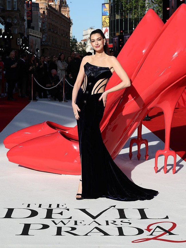 Foto: Pesona Anne Hathaway di Premier The Devil Wears Prada 2 London