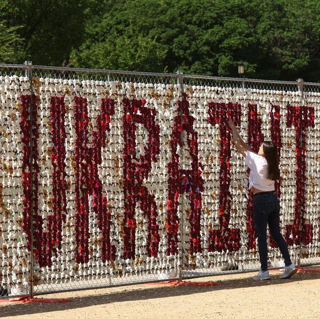 Instalasi Teddy Bear di AS Tuntut Pemulangan Anak Ukraina
