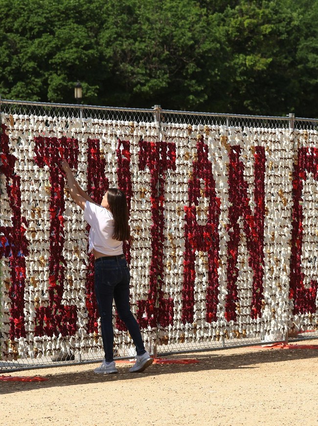 Instalasi Teddy Bear di AS Tuntut Pemulangan Anak Ukraina