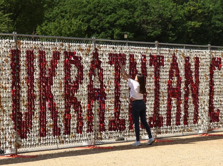 Instalasi Teddy Bear di AS Tuntut Pemulangan Anak Ukraina